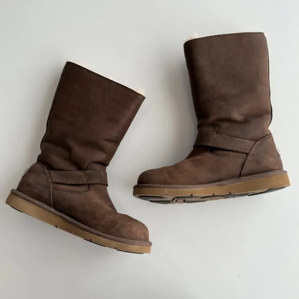 Ugg Kensington EUC‎ Pull On Two Buckle Brown Nubuck Shearling Mid Calf Boots 6
